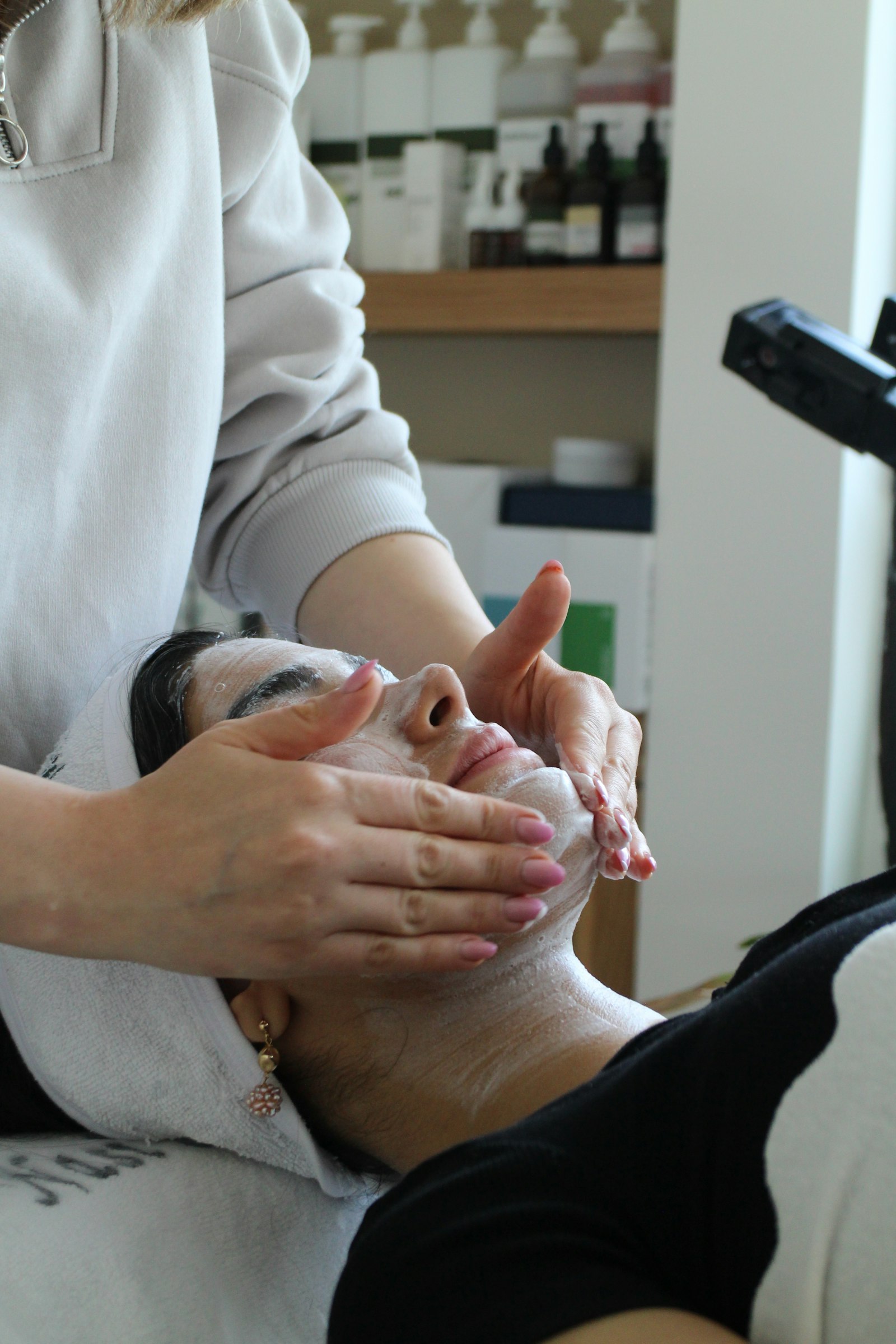 Augenpartie nach Wimpern- und Augenbrauenbehandlung